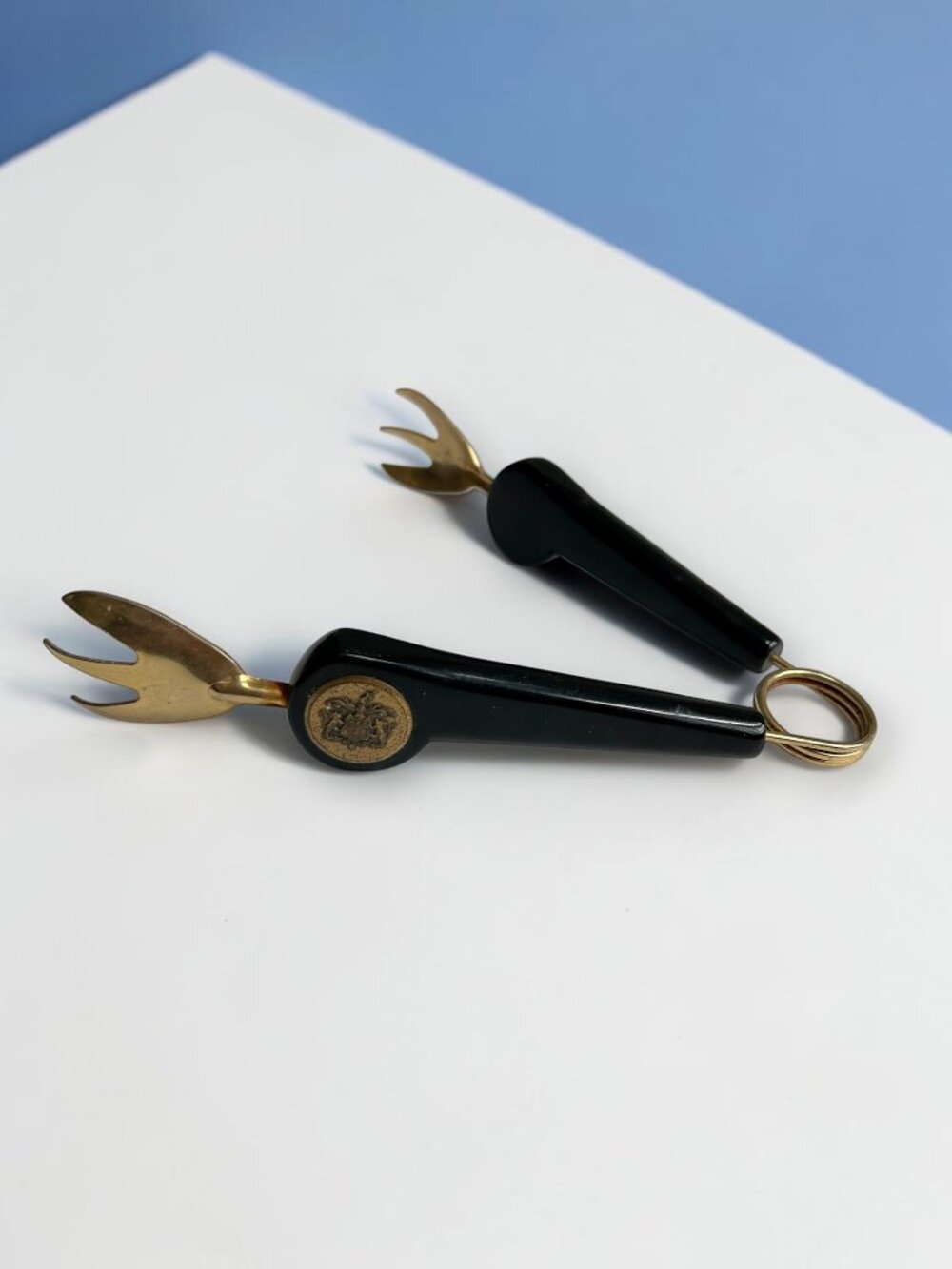 MCM Salad Tongs Black Handles Gold Tone Heraldic Crest Serving Utensil 7.5"